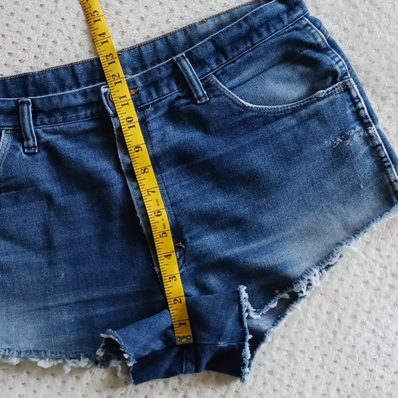 Vintage 1970's wrangler cheeky cut off jean shorts - Picture 7 of 12